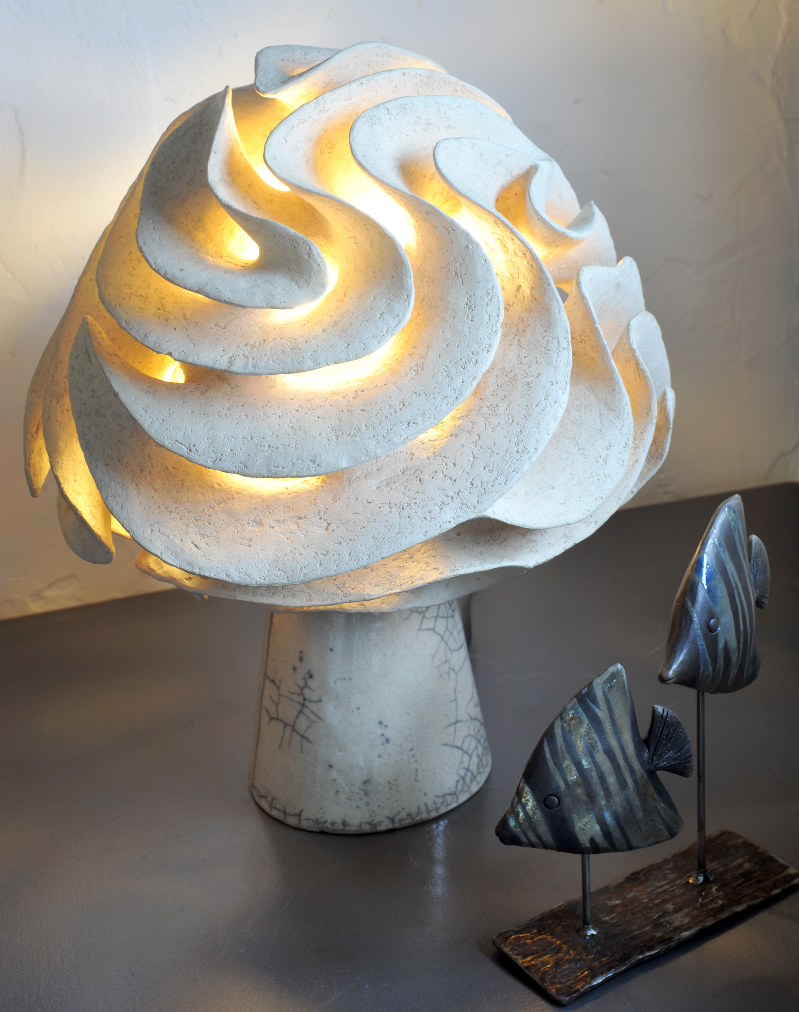 Volute avec socle raku H45cm L30